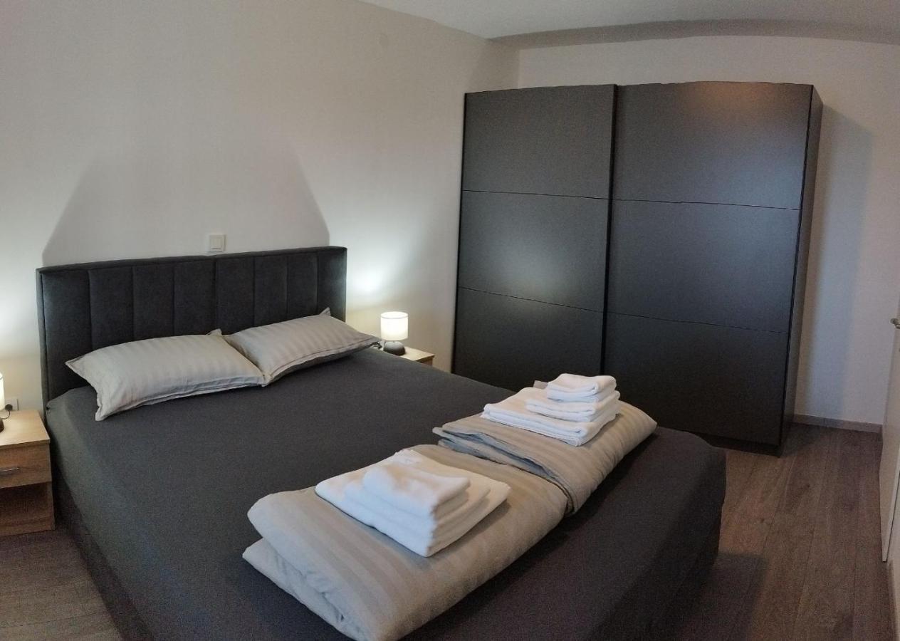 Apartment Luka Pula Extérieur photo